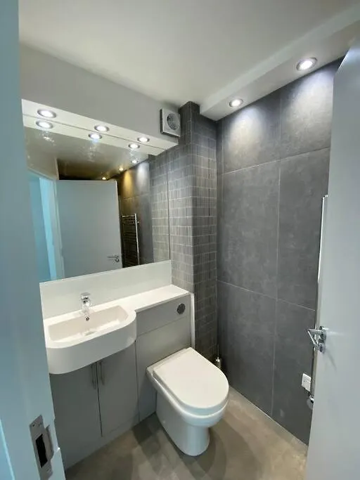 Contemporary City Centre 3 Bedroom Apartment Sheffield 0*,