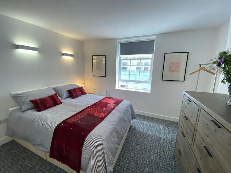 Contemporary City Centre 3 Bedroom Apartment Sheffield 0*,  Velká Británie