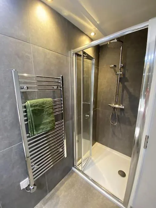 Contemporary City Centre 3 Bedroom Apartment Sheffield 0*,  United Kingdom