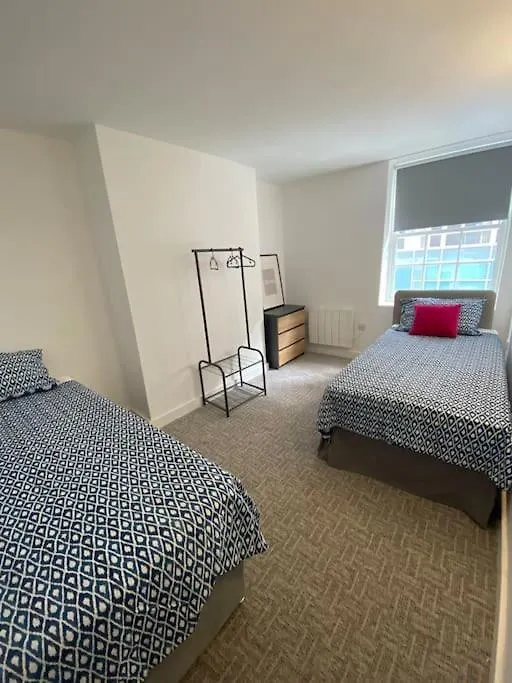 Contemporary City Centre 3 Bedroom Apartment Sheffield